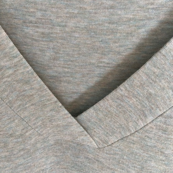 CAbi Laidback Long Sleeve V-neck Tee | Women's Sz L - Picture 8 of 8